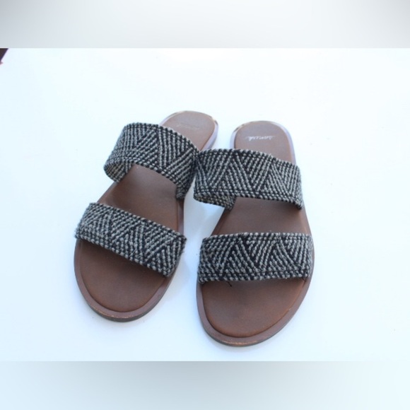 Sanuk sandals - Picture 1 of 9